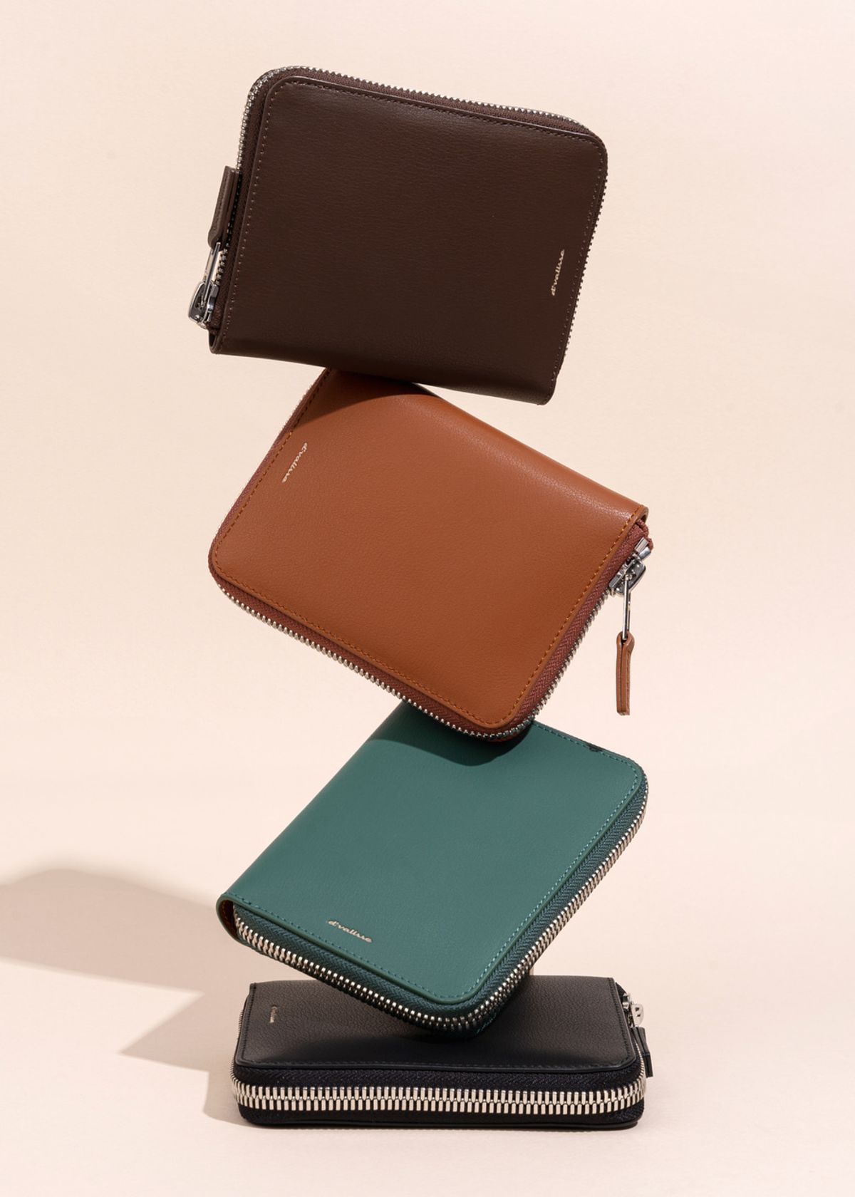 디발리쎄(DVALISSE) PASSPORT WALLET