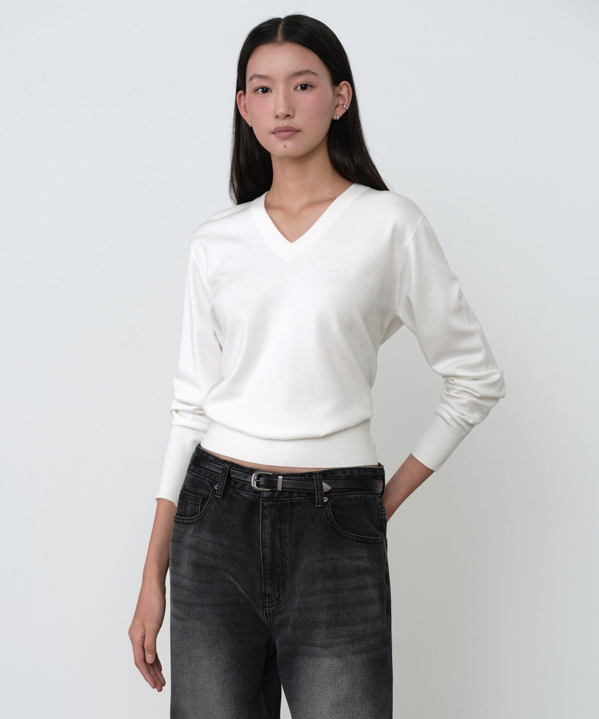 무신사 스탠다드 우먼(MUSINSA STANDARD WOMAN) 우먼즈 에센셜 브이 넥 니트 [아이보리]