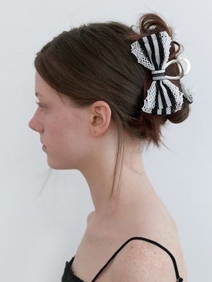 lace stripe ribbon hairclaw