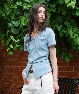 브이넥 셔링 블라우스 / 블루