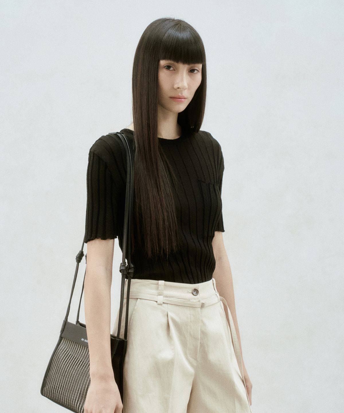 리이(RE RHEE) HALF SLEEVE RIBBED TOP BLACK
