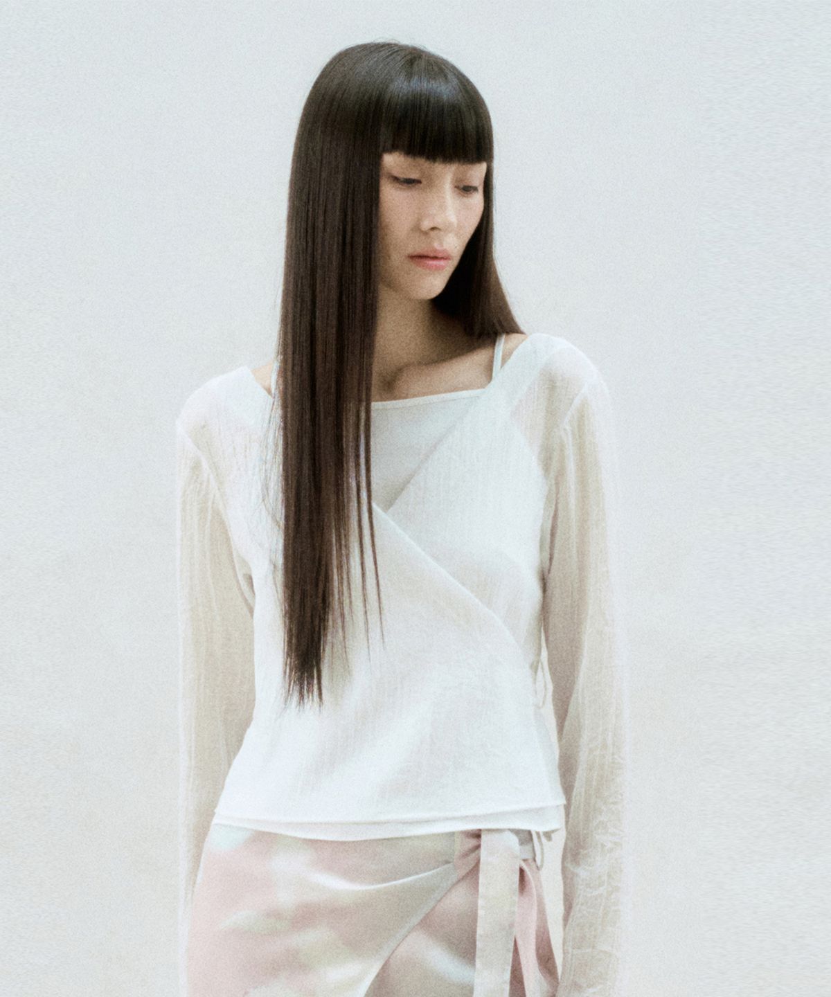 리이(RE RHEE) LAYERED SHEER PLEATED TOP