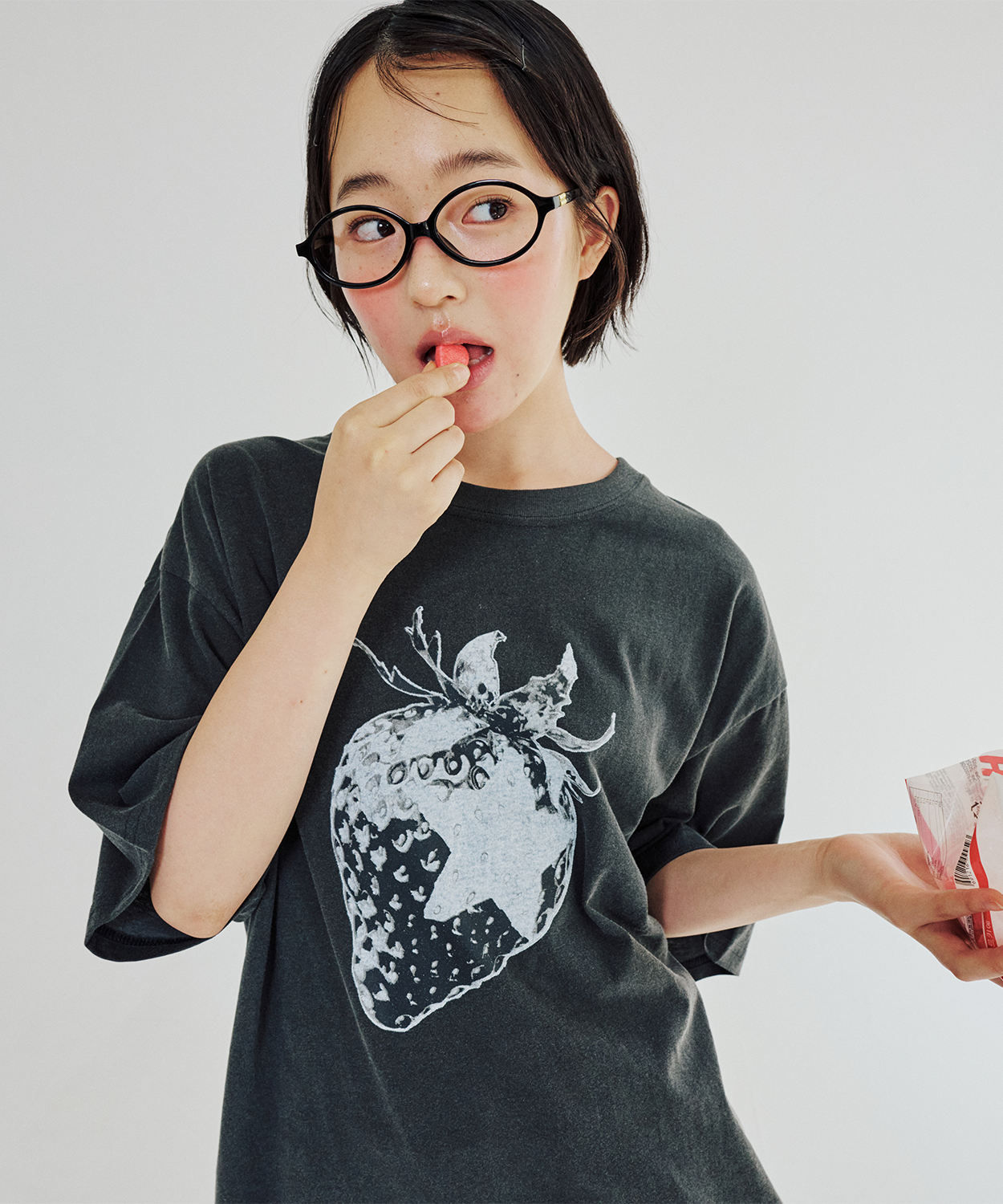 Tシャツ・カットソー [ITZAVIBE] STRAWBERRY STAR T SHIRT MUSINSA | ITZAVIBE STRAWBERRY STAR T SHIRT