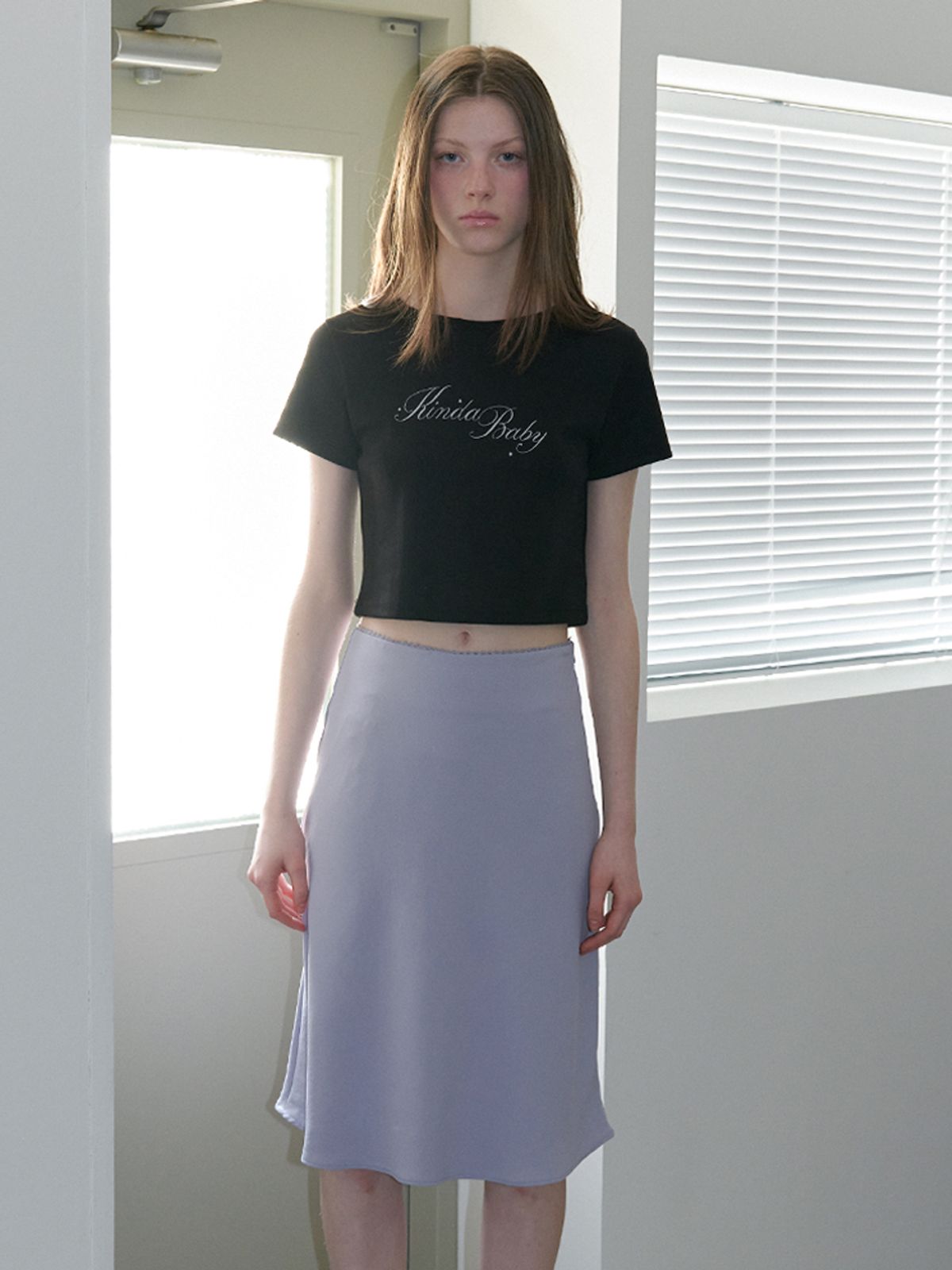 카인더베이비(KINDABABY) logo semi crop tee - black