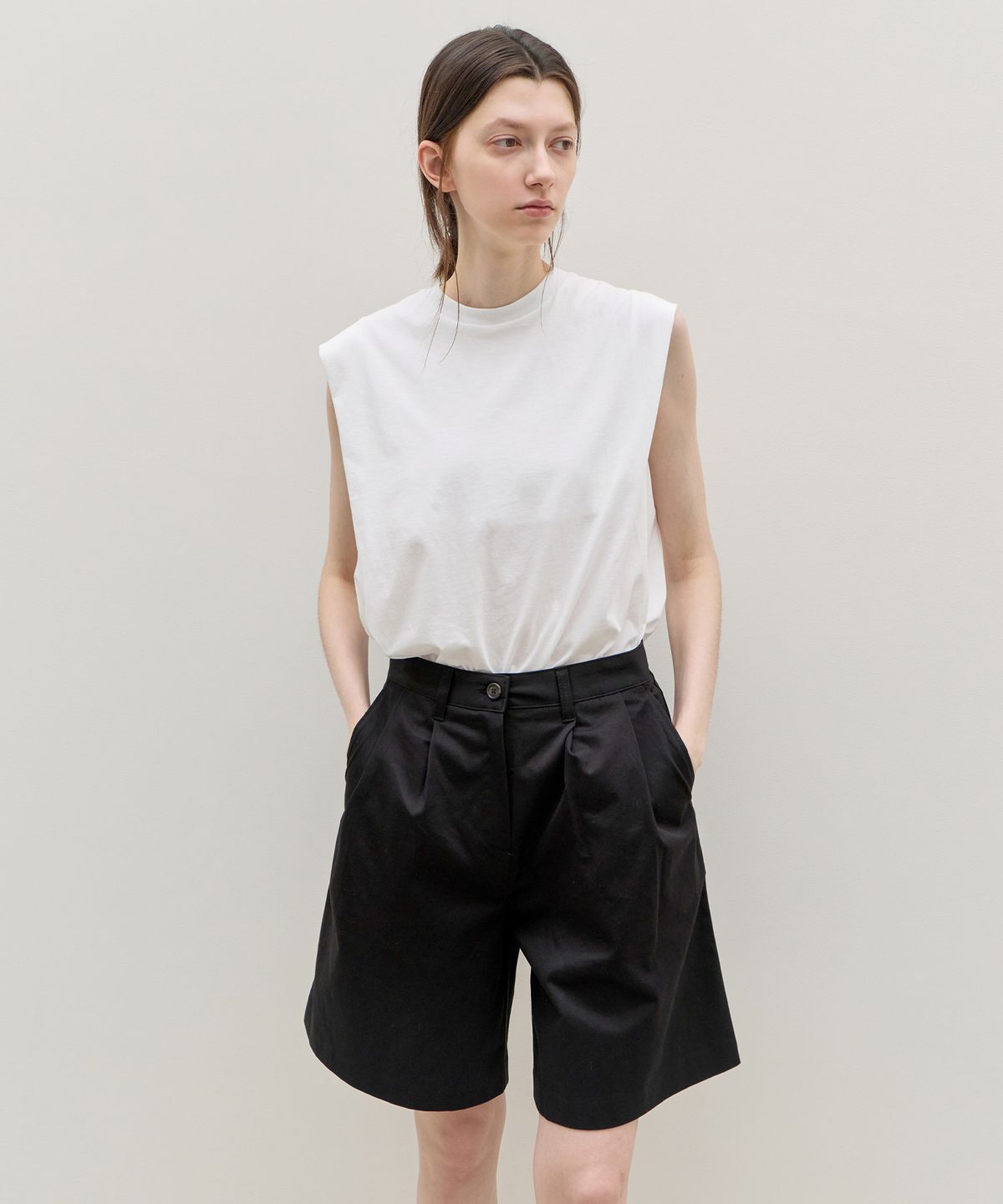 르바(LEVAR) Essential Cotton Half Pants - Black