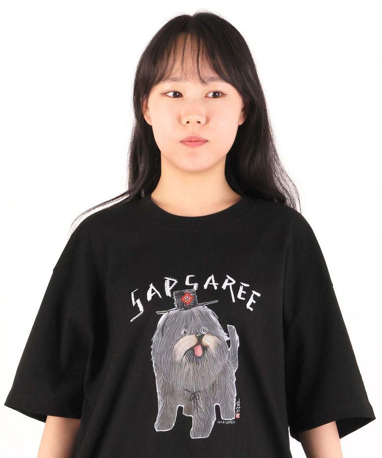 SATGAT SAPSAREE TEE (BLACK)