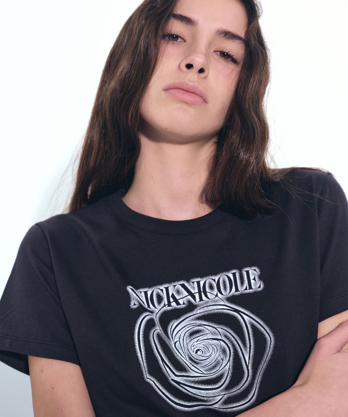 닉앤니콜(NICK&NICOLE) ROSE SHADOW CROP TOP_BLACK WHITE