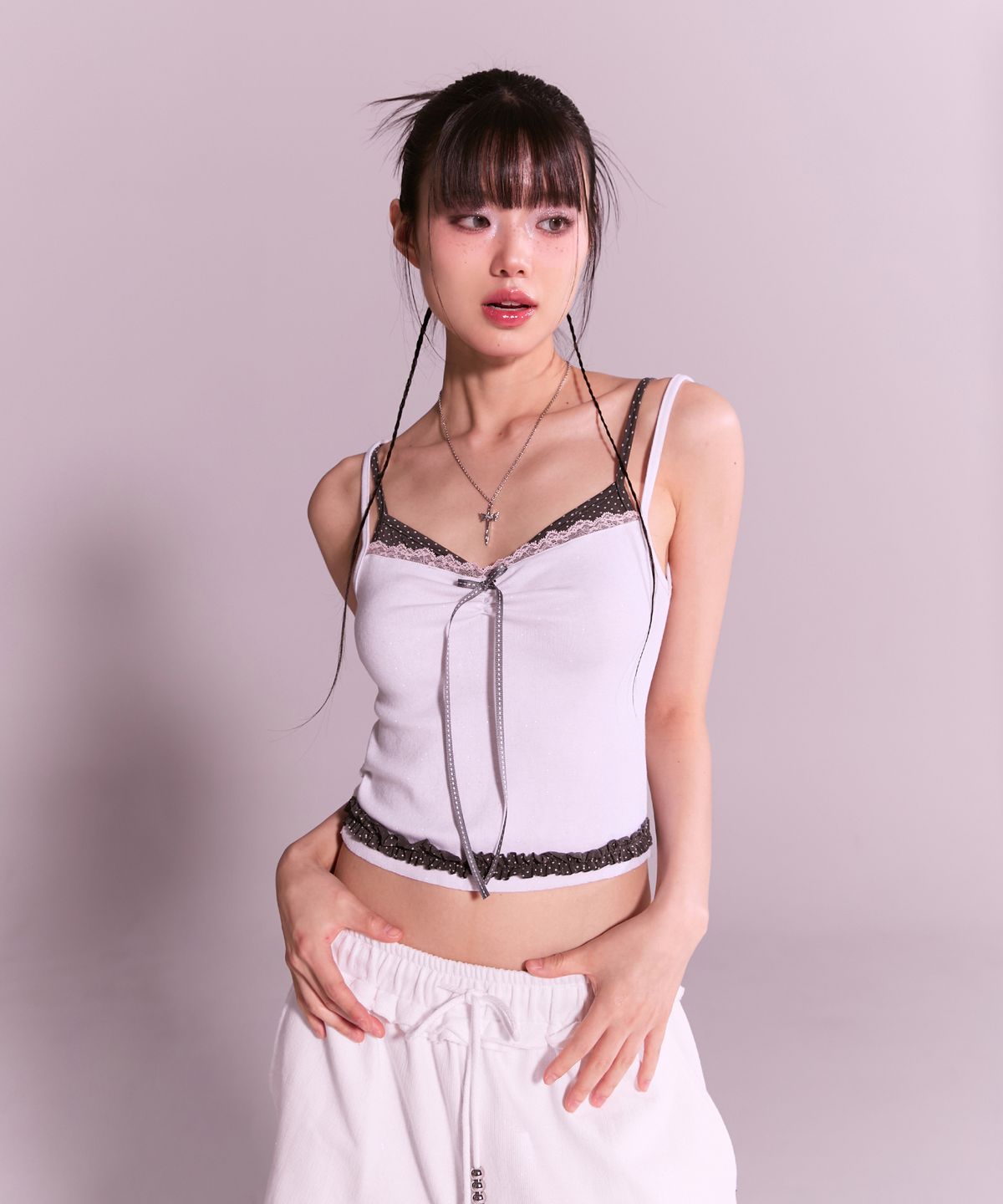 체리퀴리(CHERRYQUIRI) twinkle wrinkle dot sleeveless - white
