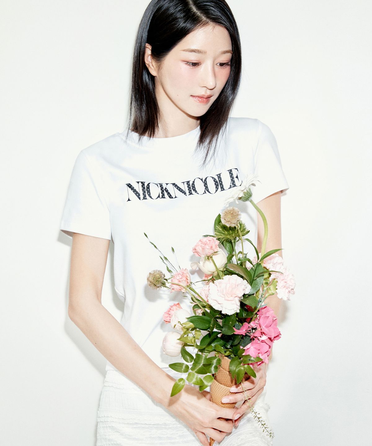 닉앤니콜(NICK&NICOLE) NICOLE DOT LETTERING SLIM TOP_WHITE