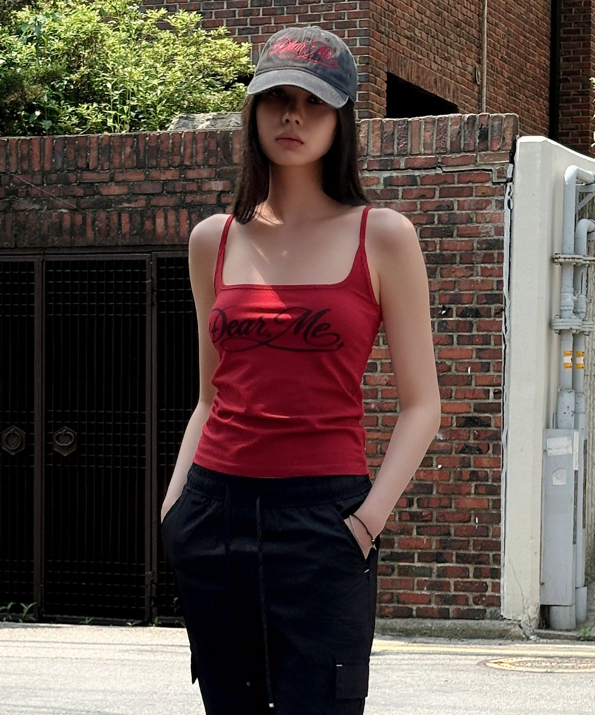디어미(DEAR,ME) 스퀘어넥 로고 슬리브리스 [레드]