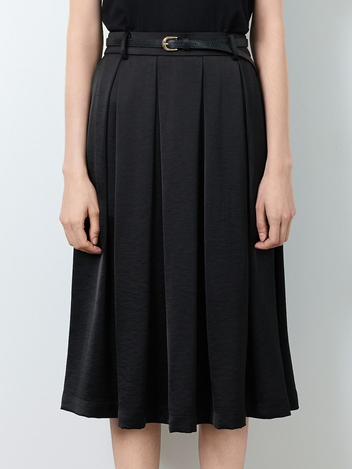 로에(LEAUET) Belle Black Pleated Midi Skirt (Belt Set)