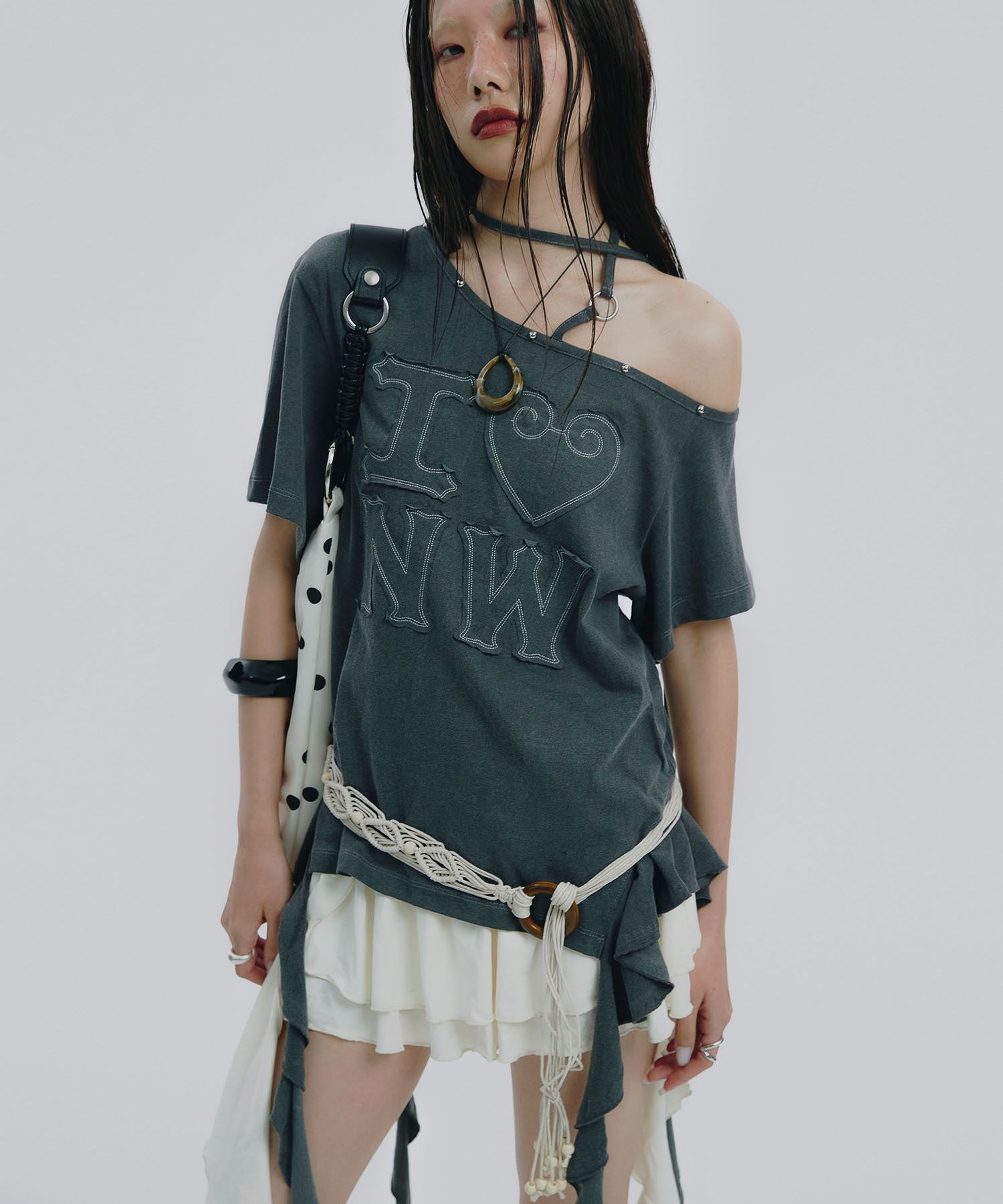 n. 〜プロフ読んでください〜 さん専用 loose distressed MUSINSA公式 | NOTKNOWING One Shoulder I LOVE Ruffle Top