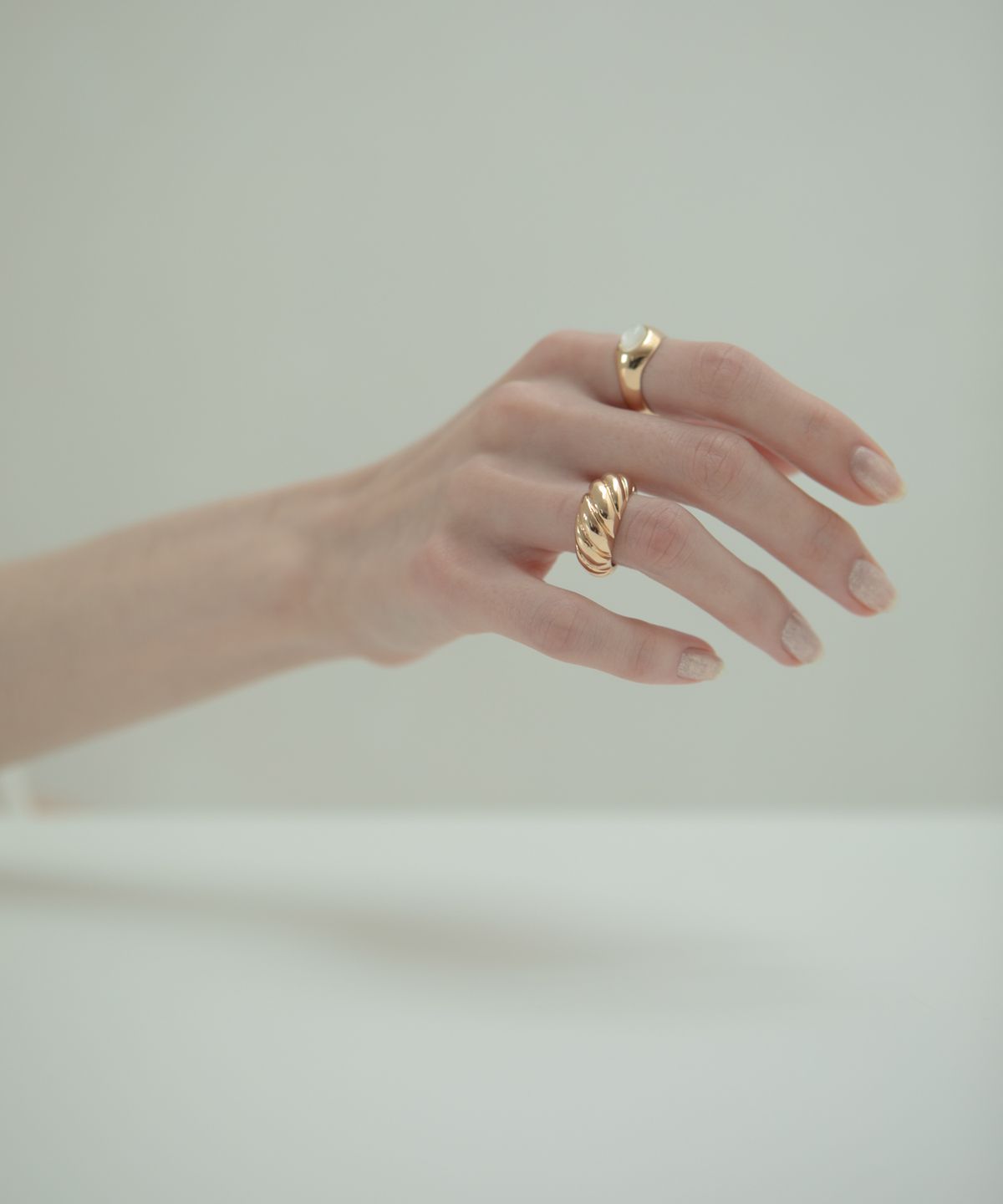 노비스도쿄(NOVICE TOKYO) 오벌 스톤 모티프 링 Oval Stone Motif Ring / Gold