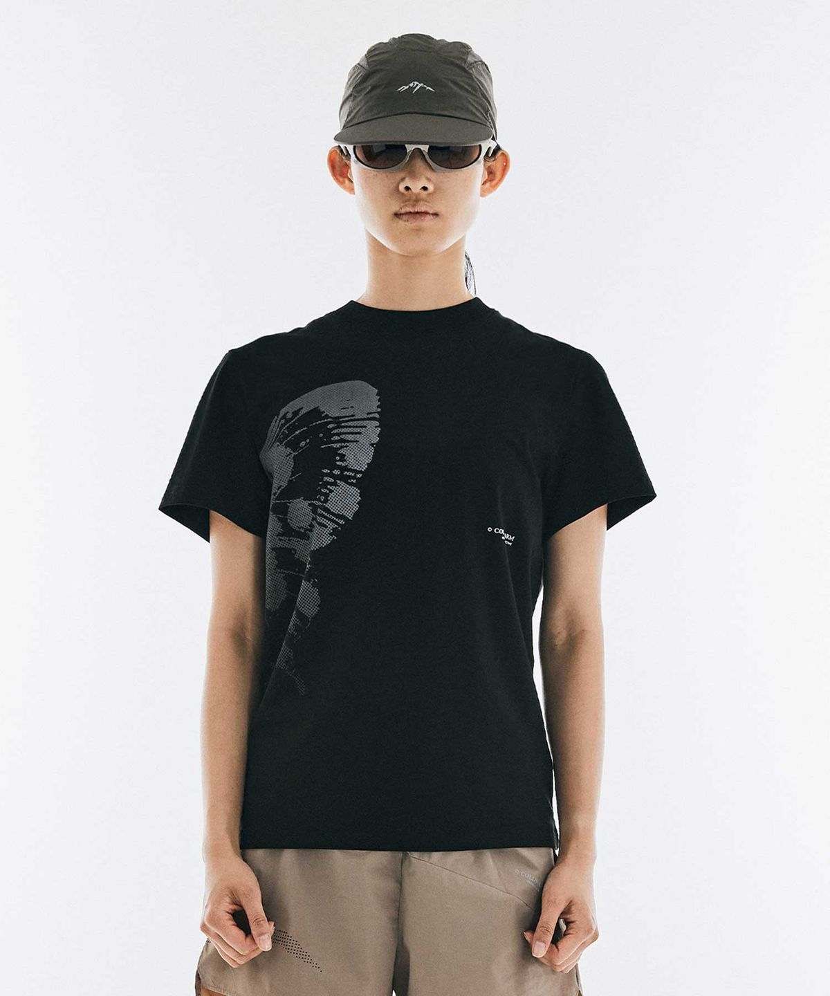 콜드웜(COLDWARM) Dot Graphic T-Shirt (Black) -Women-