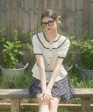 프릴 블랙 포인트 블라우스