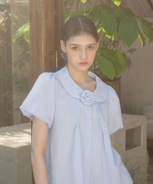 코사지 핀턱 퍼프 블라우스 (Light Blue)