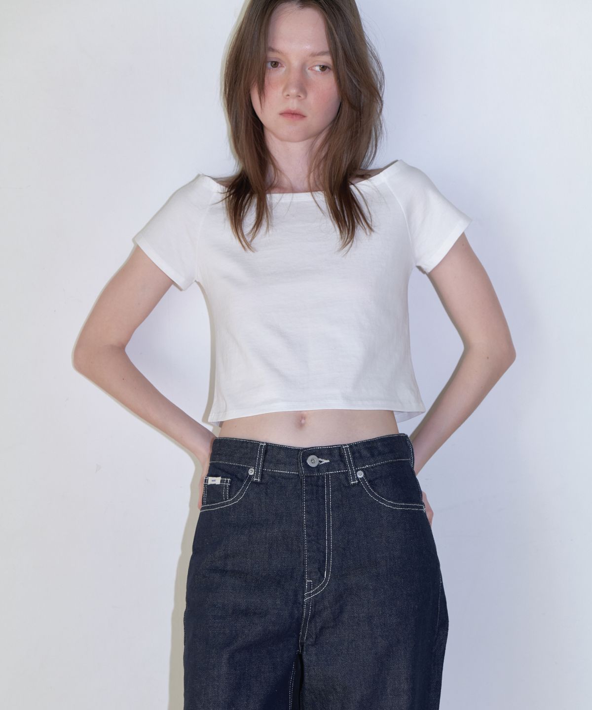 앤테(AENTE) Off-shoulder T-shirt - White