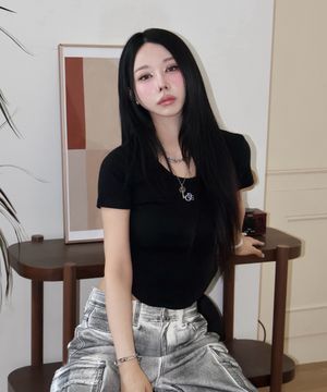 우먼 소프트 슬림 유넥 반팔 티셔츠 (블랙)