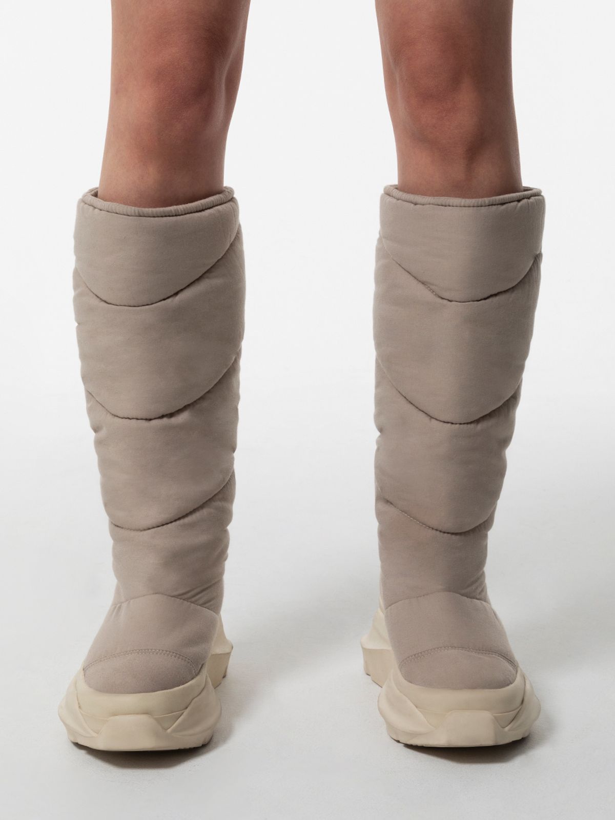 와이이이엘(YEEL) PUFFER HIGH BOOTS BEIGE