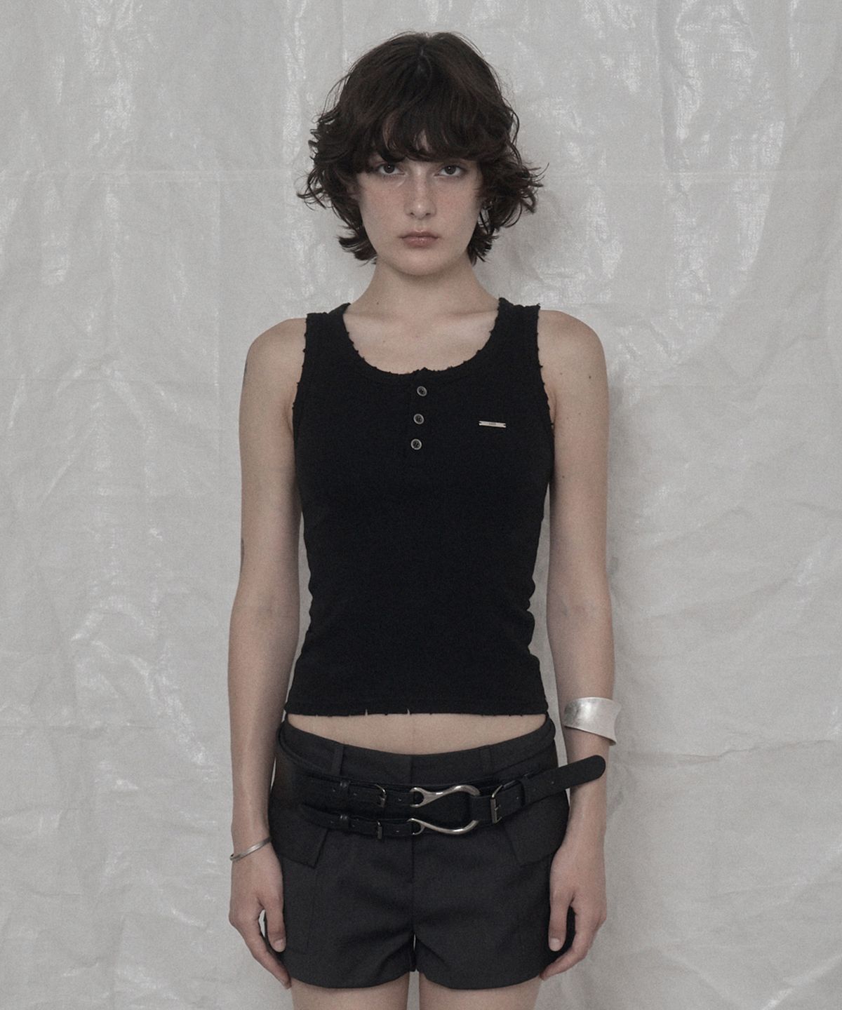 어니브(ANIV) CUT PIGMENT WASHING SLEEVELESS BLACK