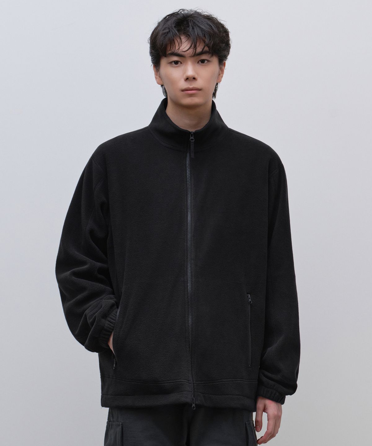 무신사 스탠다드(MUSINSA STANDARD) 에센셜 폴라 플리스 하이넥 재킷 [블랙]
