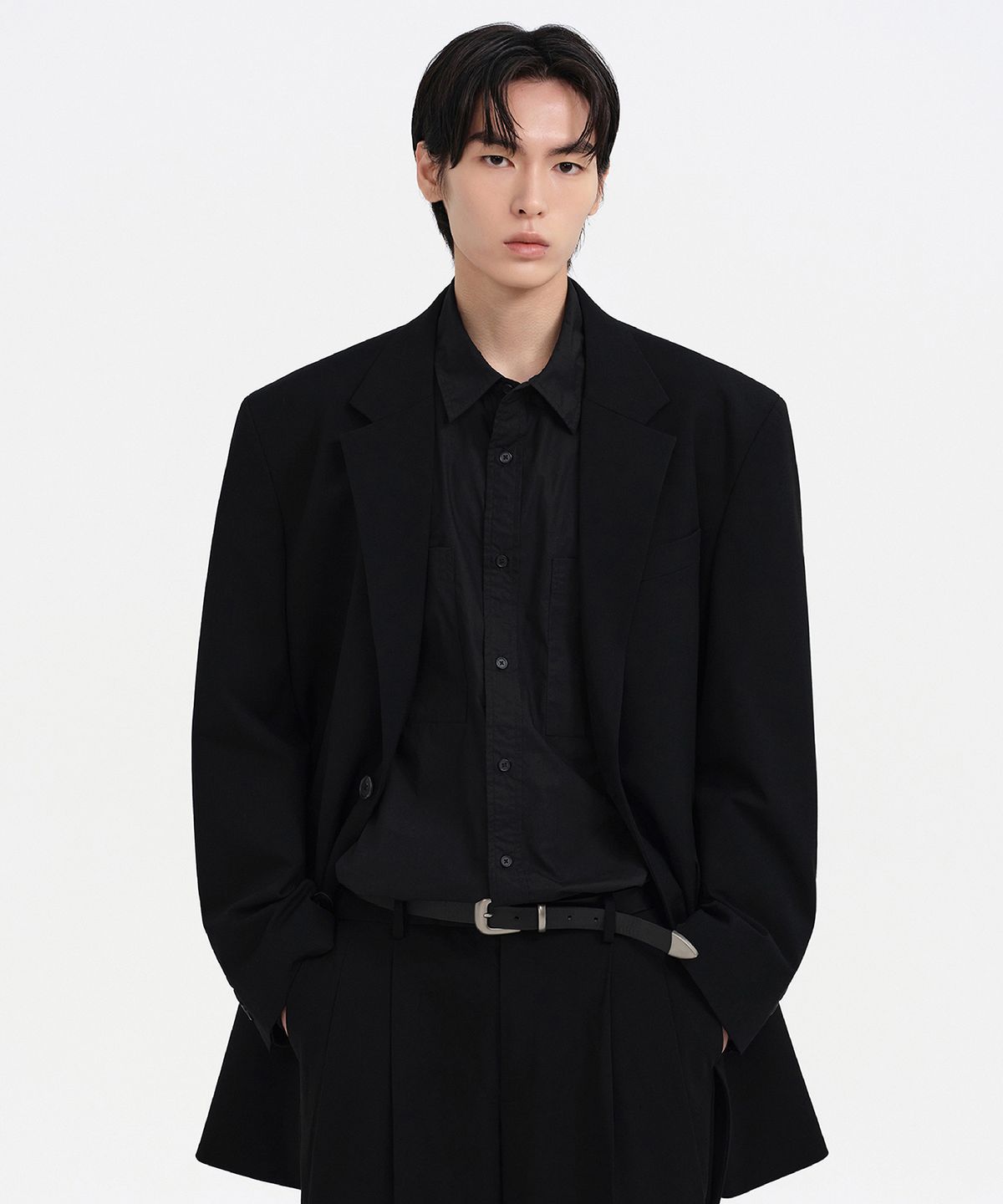 무신사 스탠다드(MUSINSA STANDARD) 오버 숄더 롱 블레이저 [블랙]