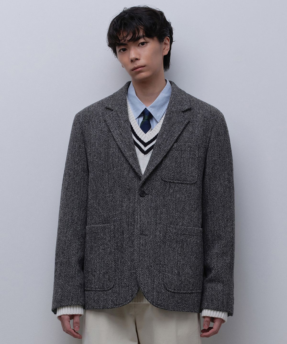 무신사 스탠다드(MUSINSA STANDARD) [해리스 트위드] 헤링본 아웃 포켓 블레이저 [다크 그레이]