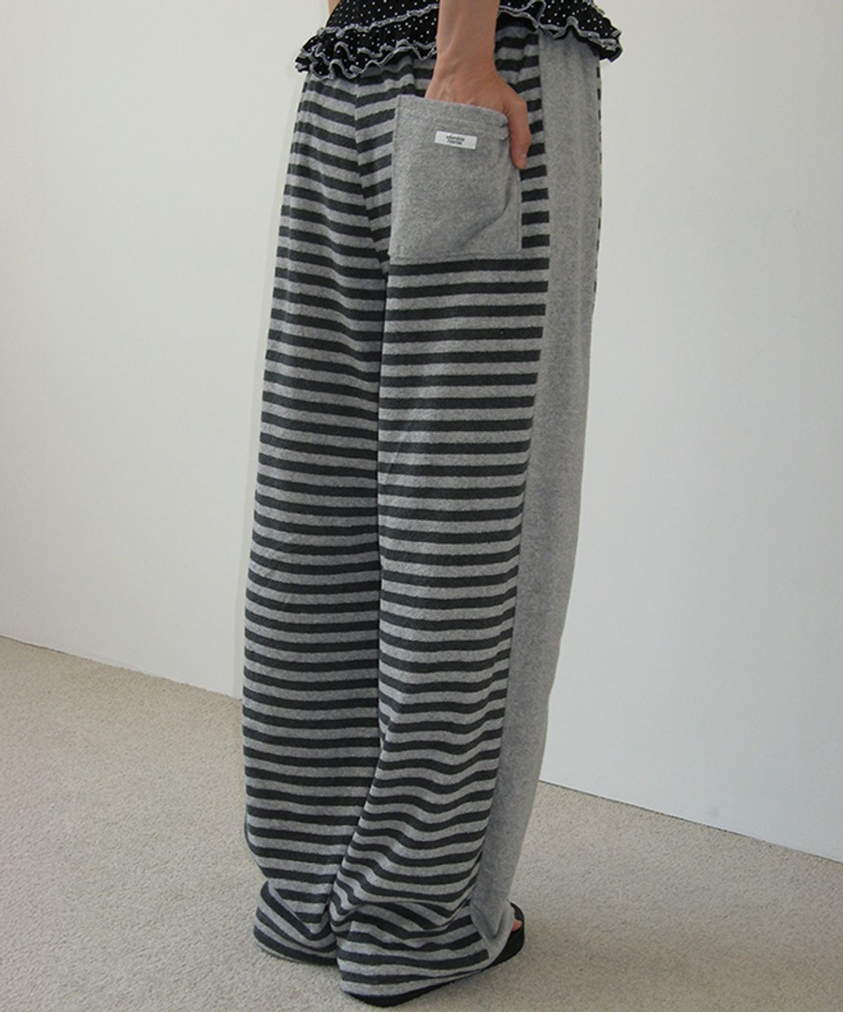 론론(RONRON) TERRY STRIPED COMFY PANTS GREY CHARCOAL