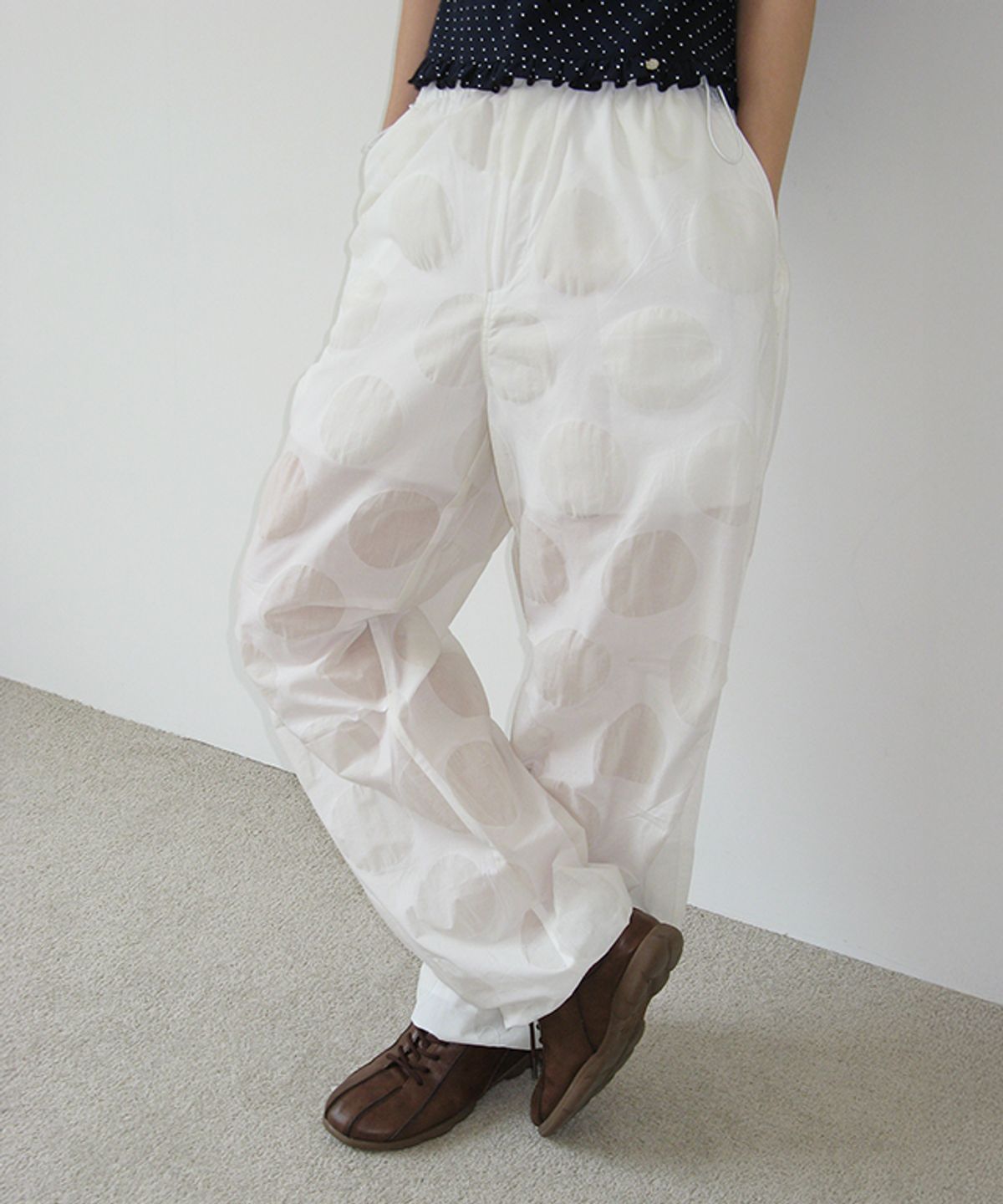론론(RONRON) AIRY DOT SHEER STRING PANTS WHITE
