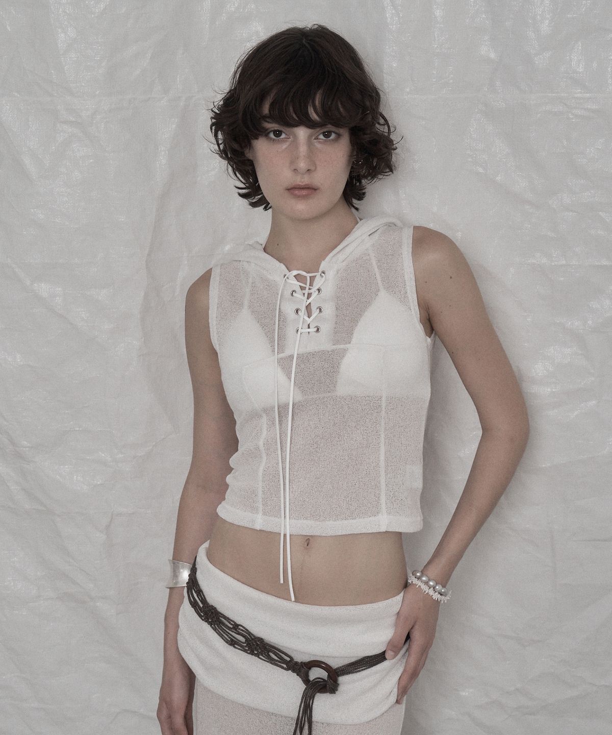 어니브(ANIV) SEE-THROUGH EYELET SLEEVELESS HOODED WHITE