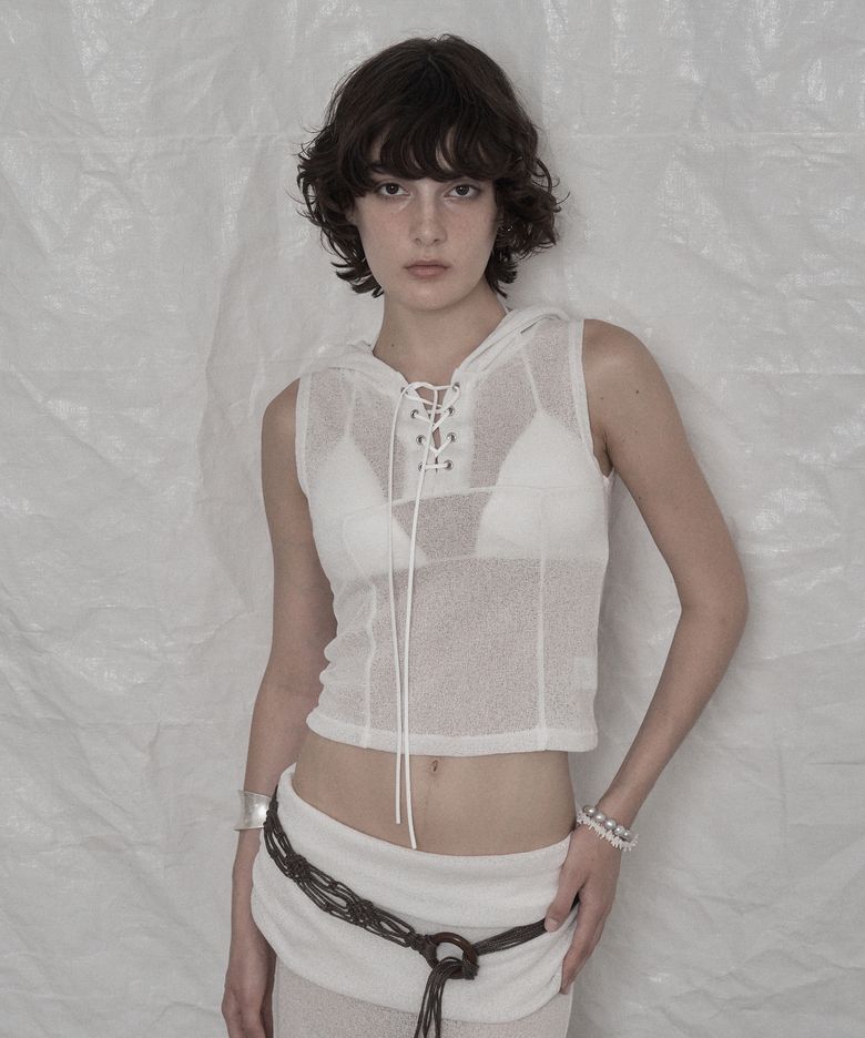 SEE-THROUGH EYELET SLEEVELESS HOODED WHITE