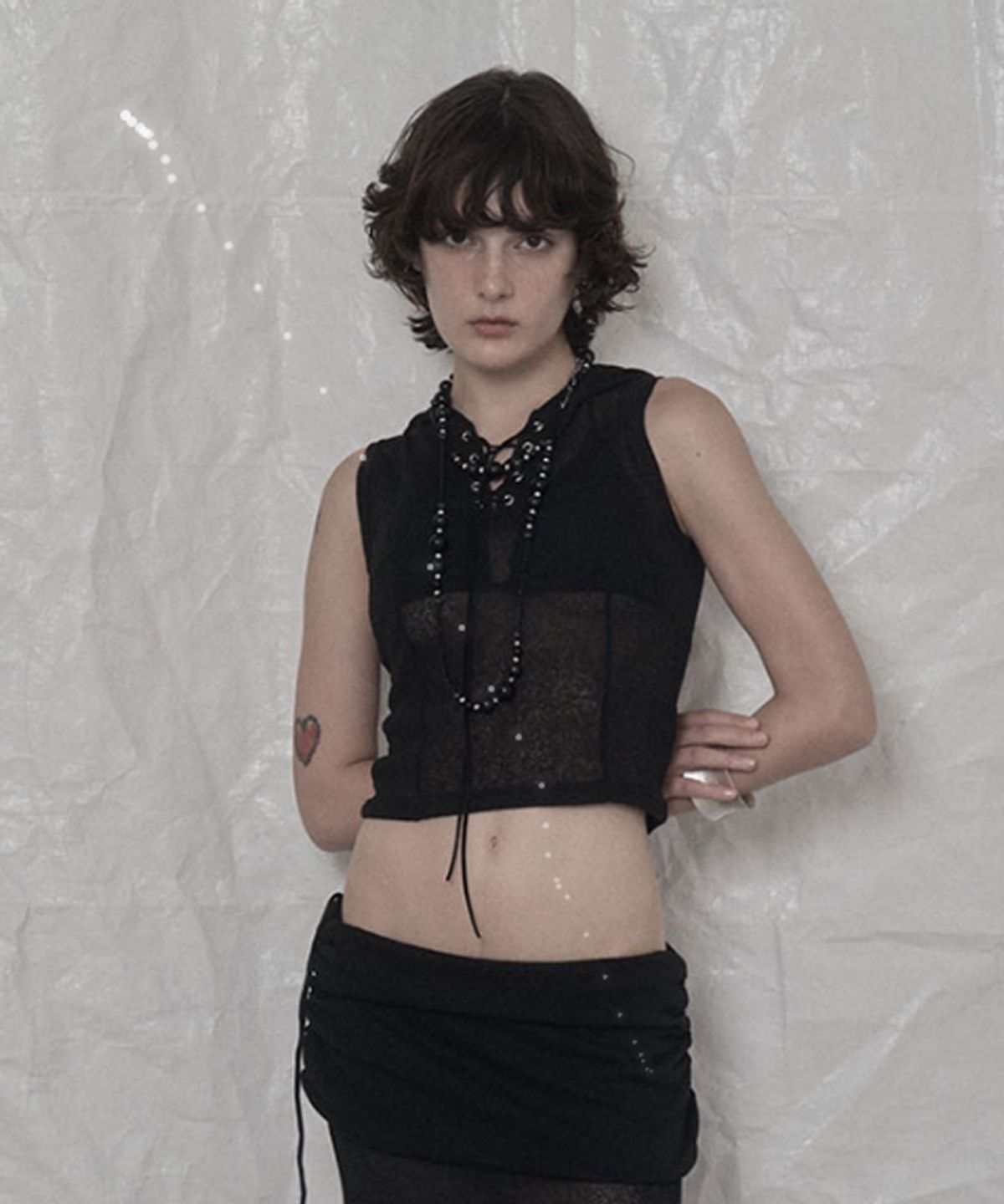어니브(ANIV) SEE-THROUGH EYELET SLEEVELESS HOODED BLACK
