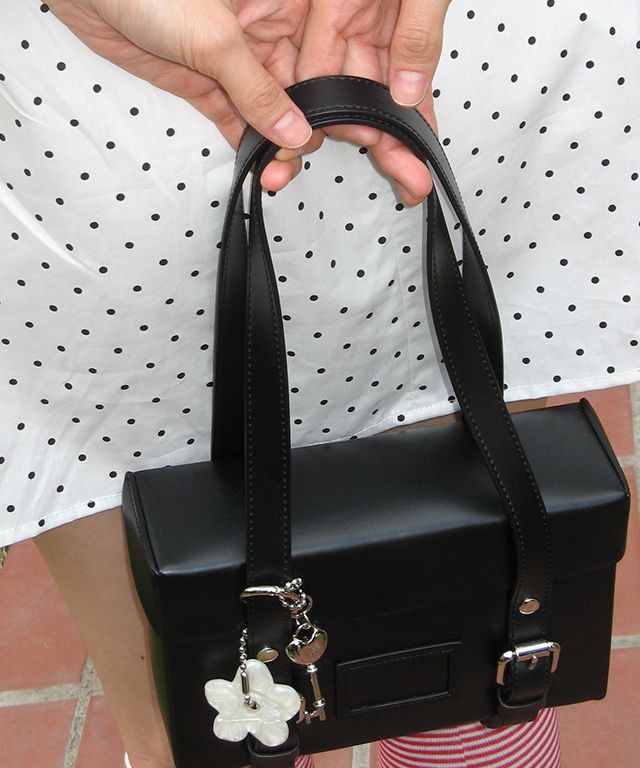 【RON RON】韓国人気◆SQUARE BUCKLE MINI BAG BLACK MUSINSA | RONRON SQUARE BUCKLE MINI BAG BLACK