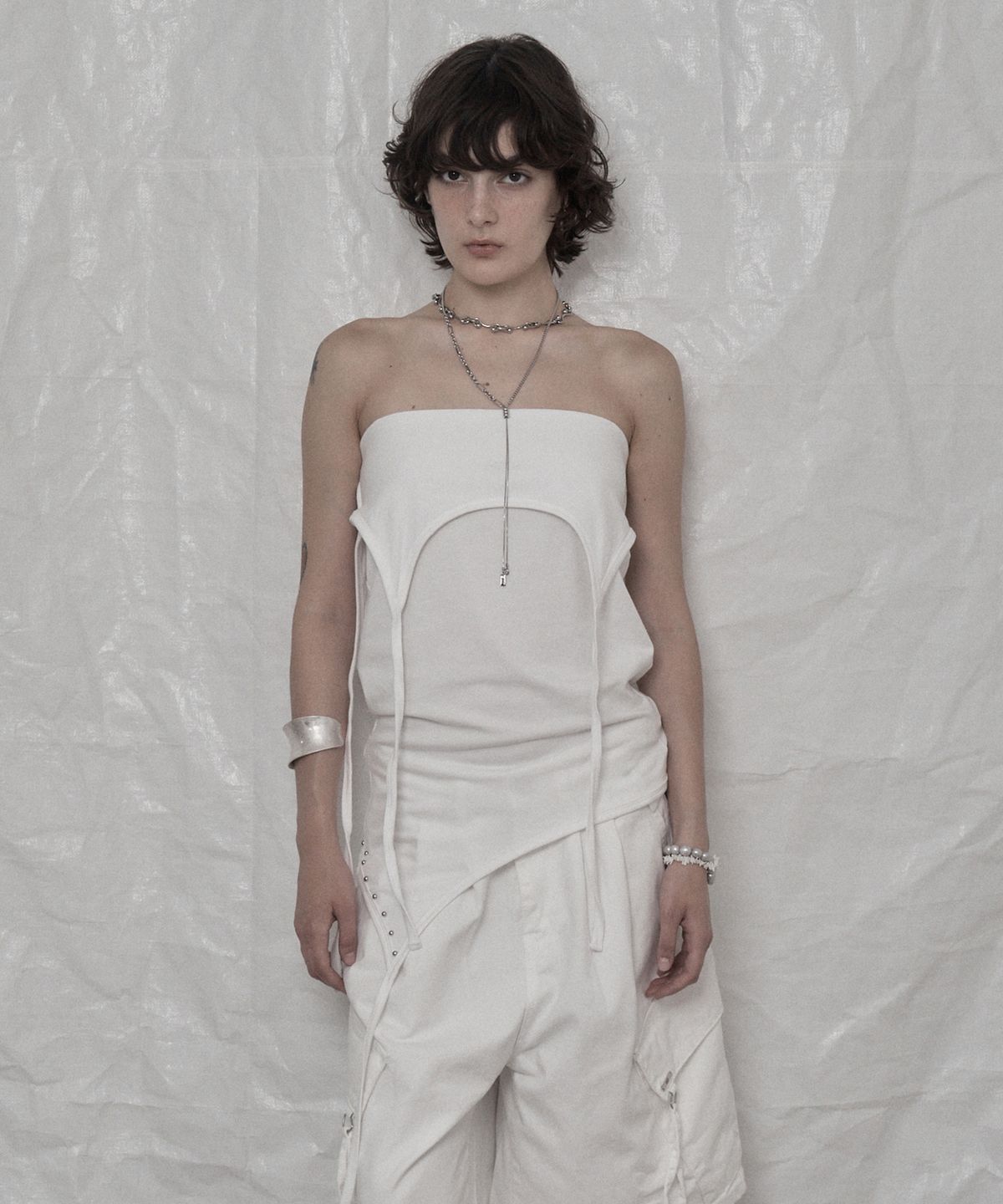어니브(ANIV) STUD SIDE LAYERED SLEEVELESS WHITE