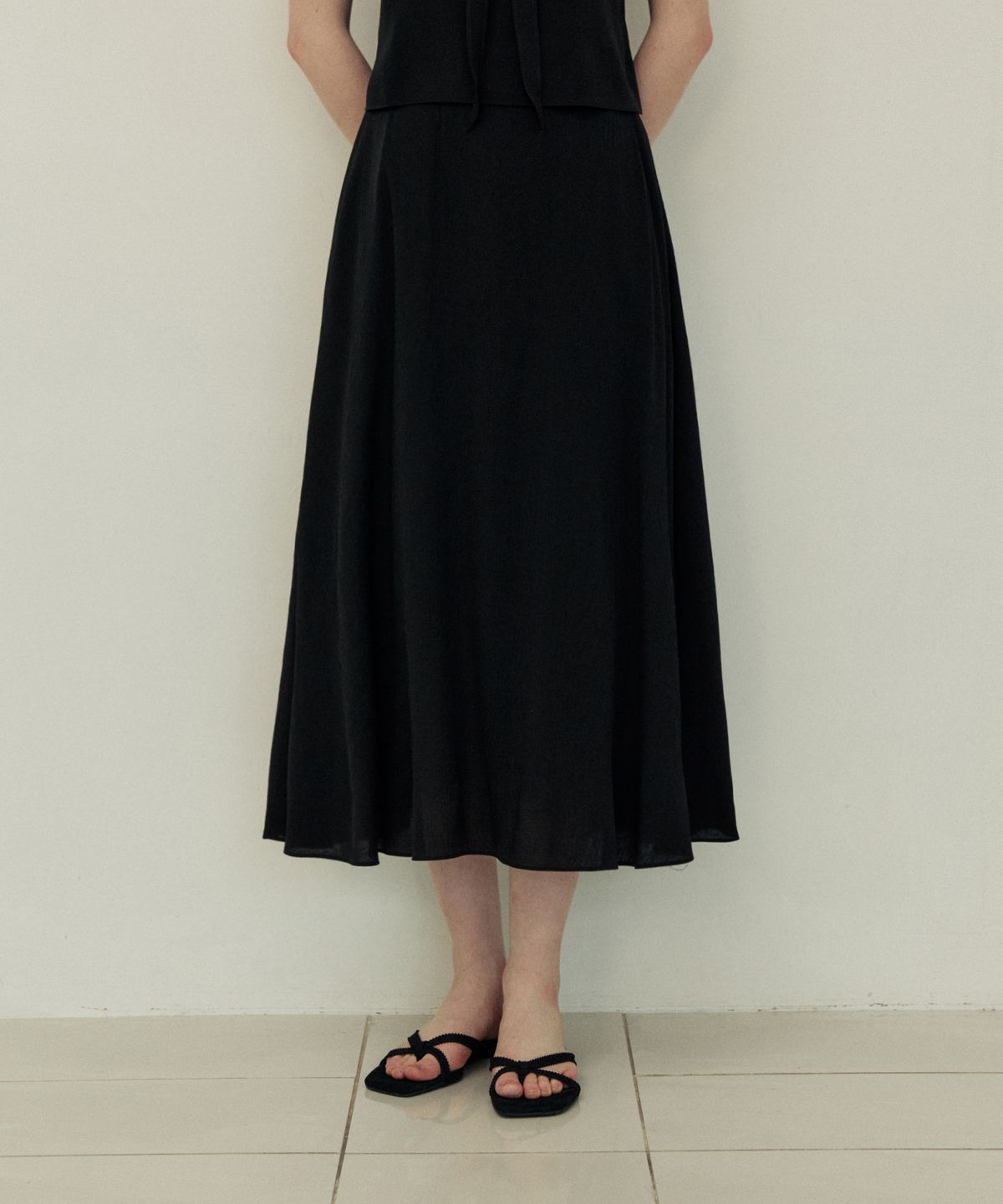 어다울(ADAUL) Flare line summer cool long skirt - black