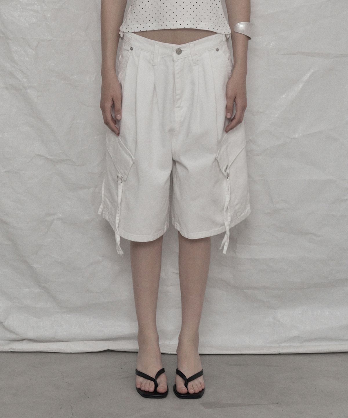 어니브(ANIV) CARGO WIDE BERMUDA PANTS WHITE