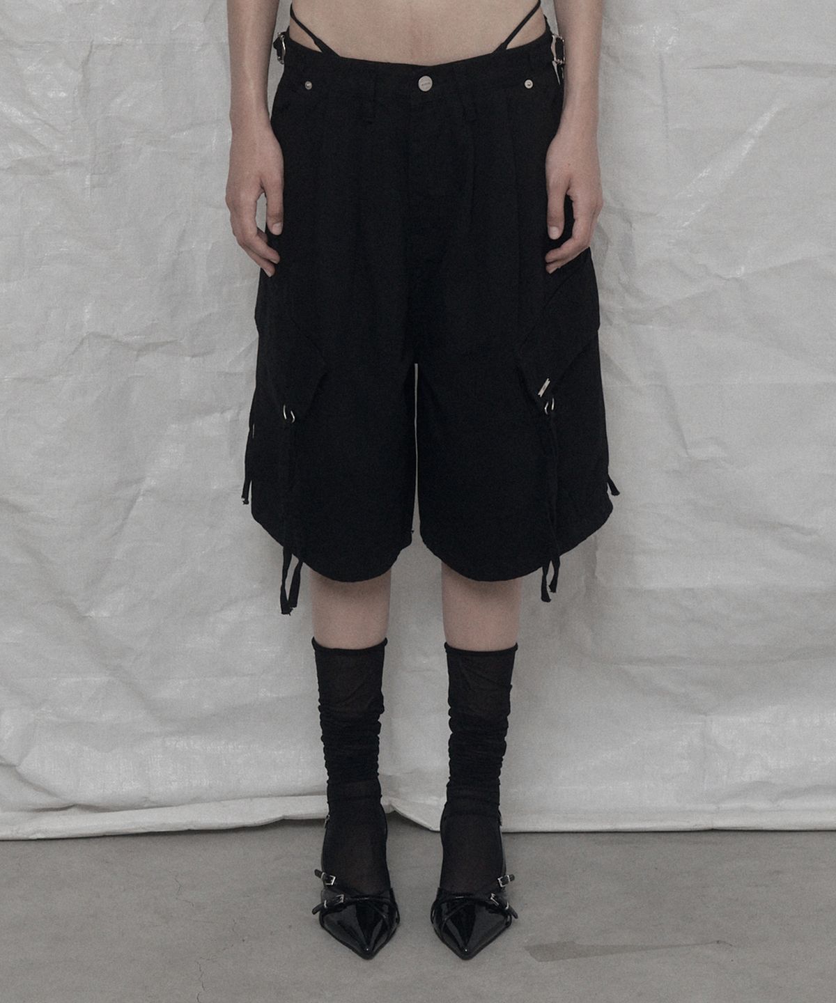 어니브(ANIV) CARGO WIDE BERMUDA PANTS BLACK