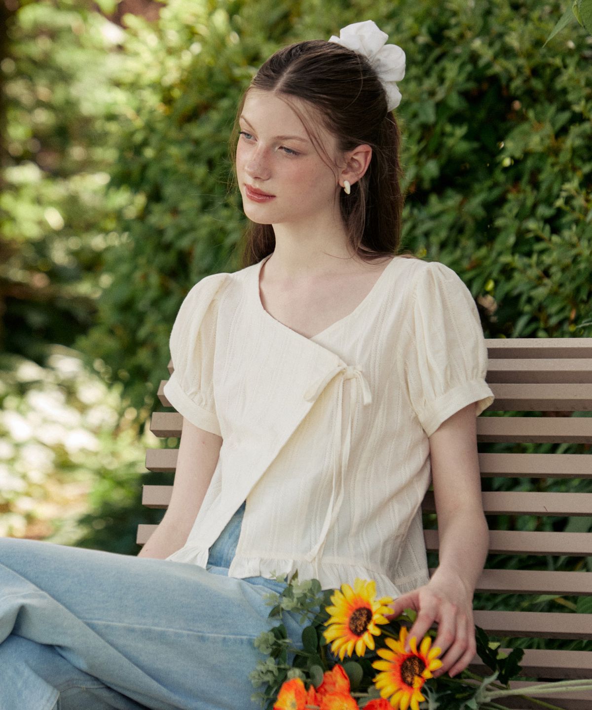 어다울(ADAUL) Jacquard lap frill blouse - cream