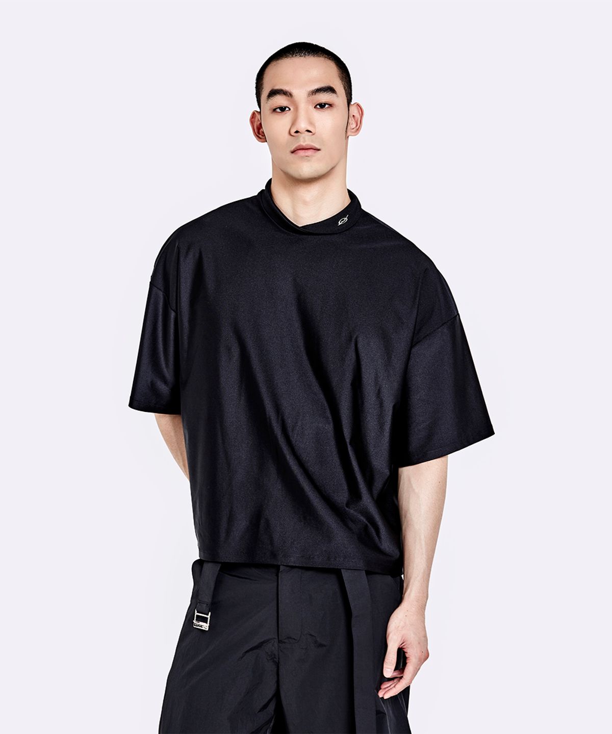 51퍼센트(51PERCENT) Folded Shiny T-shirt - Black