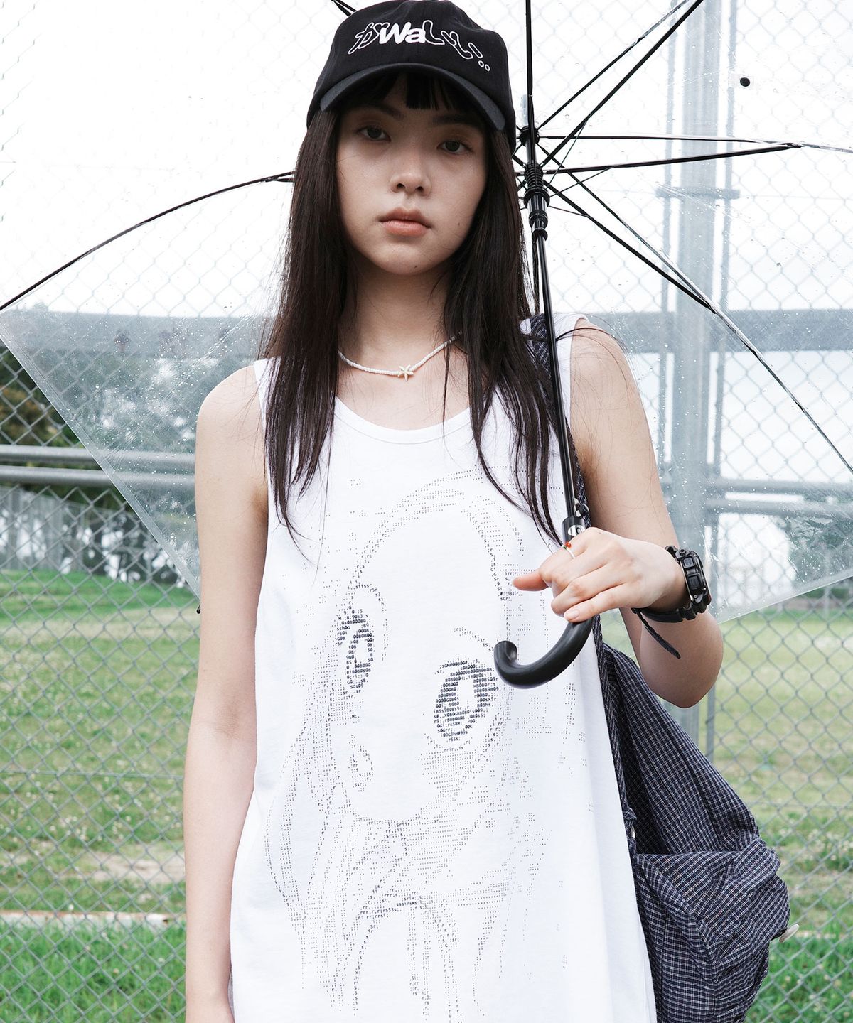 원더비지터(WONDERVISITOR) Ascii Heesu loose Sleeveless [White]