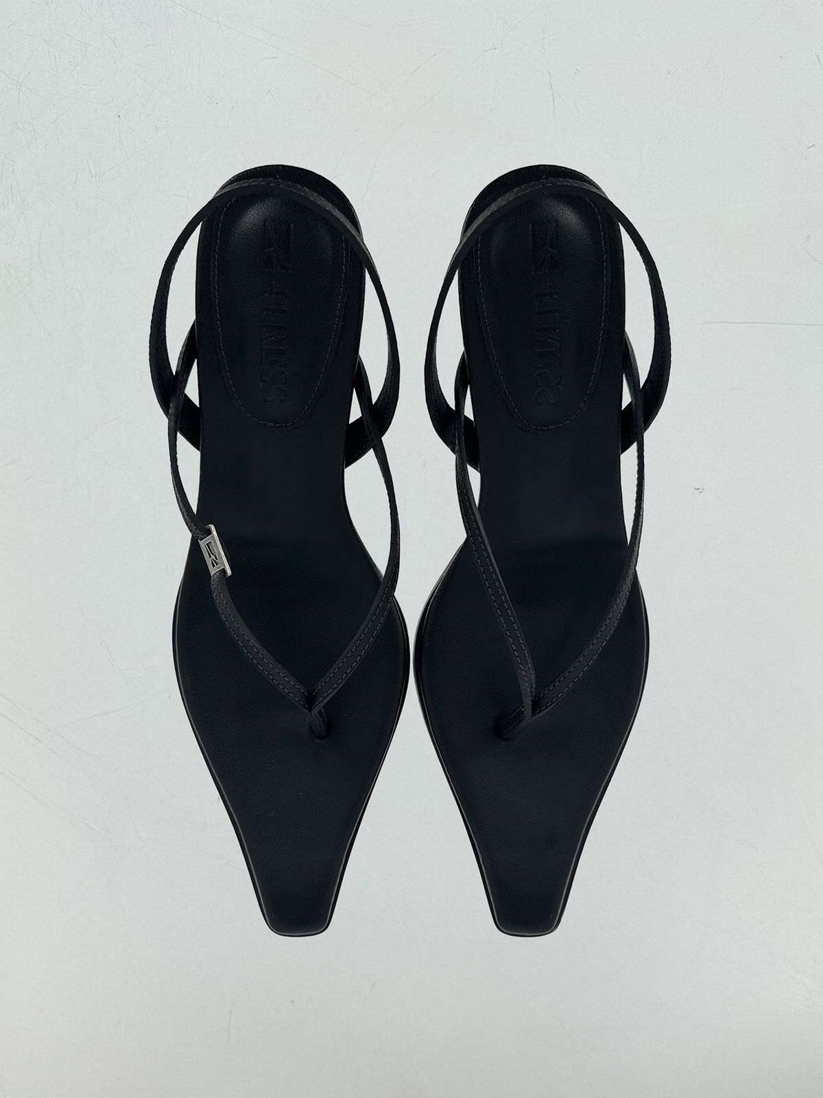 포트리스(4TRESS) LEATHER HEELED SANDALS 02 BLACK