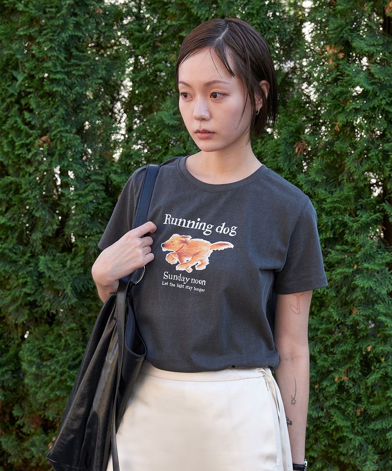 Running dog print T-shirts_CHARCOAL