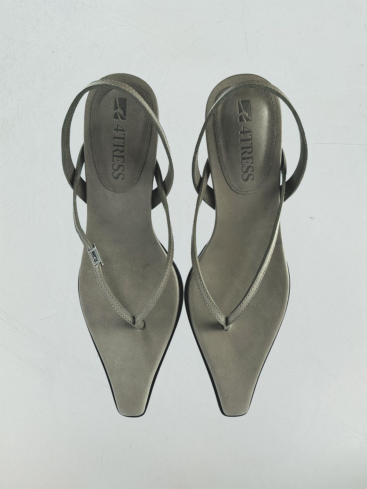 포트리스(4TRESS) LEATHER HEELED SANDALS 02 BEIGE GRAY