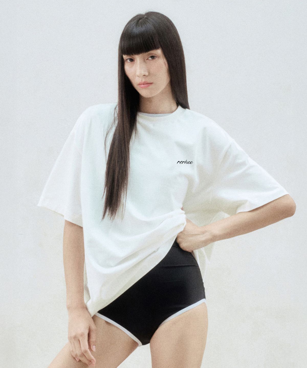 리이(RE RHEE) LOGO BACK OVERSIZED T-SHIRT WHITE