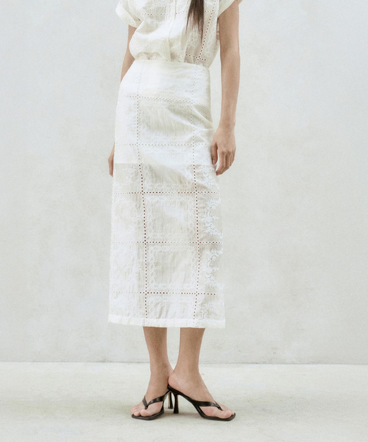 리이(RE RHEE) CROCHET SHEER MIDI SKIRT