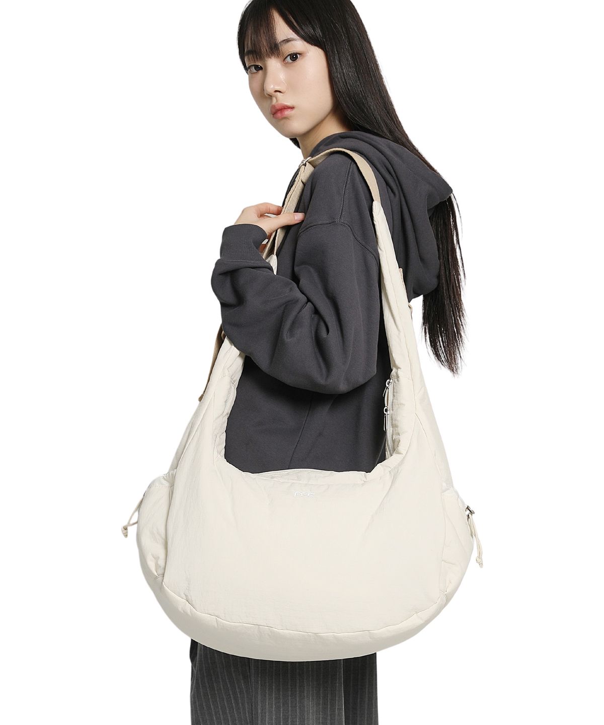 피스메이커(PIECE MAKER) MULTI POCKET CUSHION CROSS BAG (IVORY)