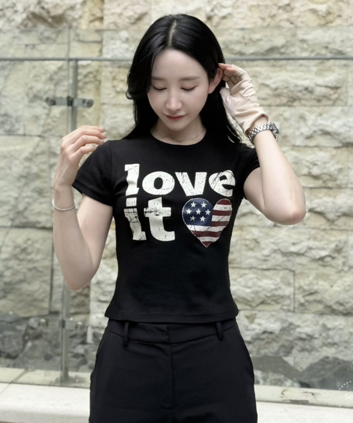 카고브로스 포 우먼(CARGOBROS FOR WOMAN) 빈티지 하트 플래그 숏 반팔 티셔츠 (솔리드블랙)