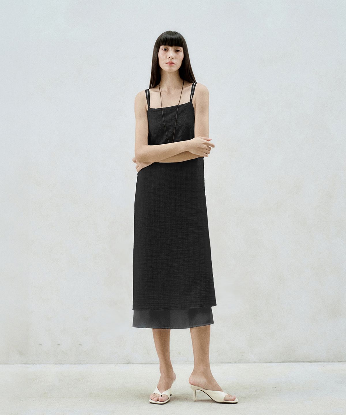 리이(RE RHEE) CHECKED-CHIFFON LAYERED MIDI DRESS BLACK