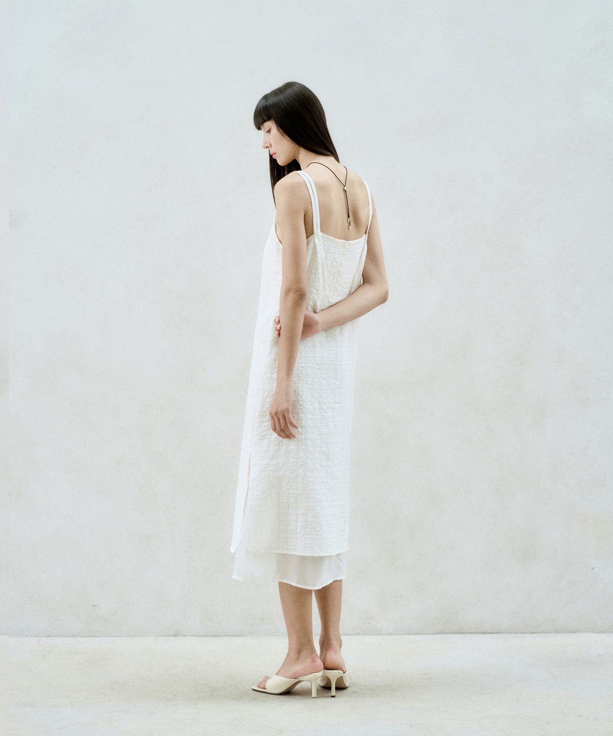 리이(RE RHEE) CHECKED-CHIFFON LAYERED MIDI DRESS WHITE