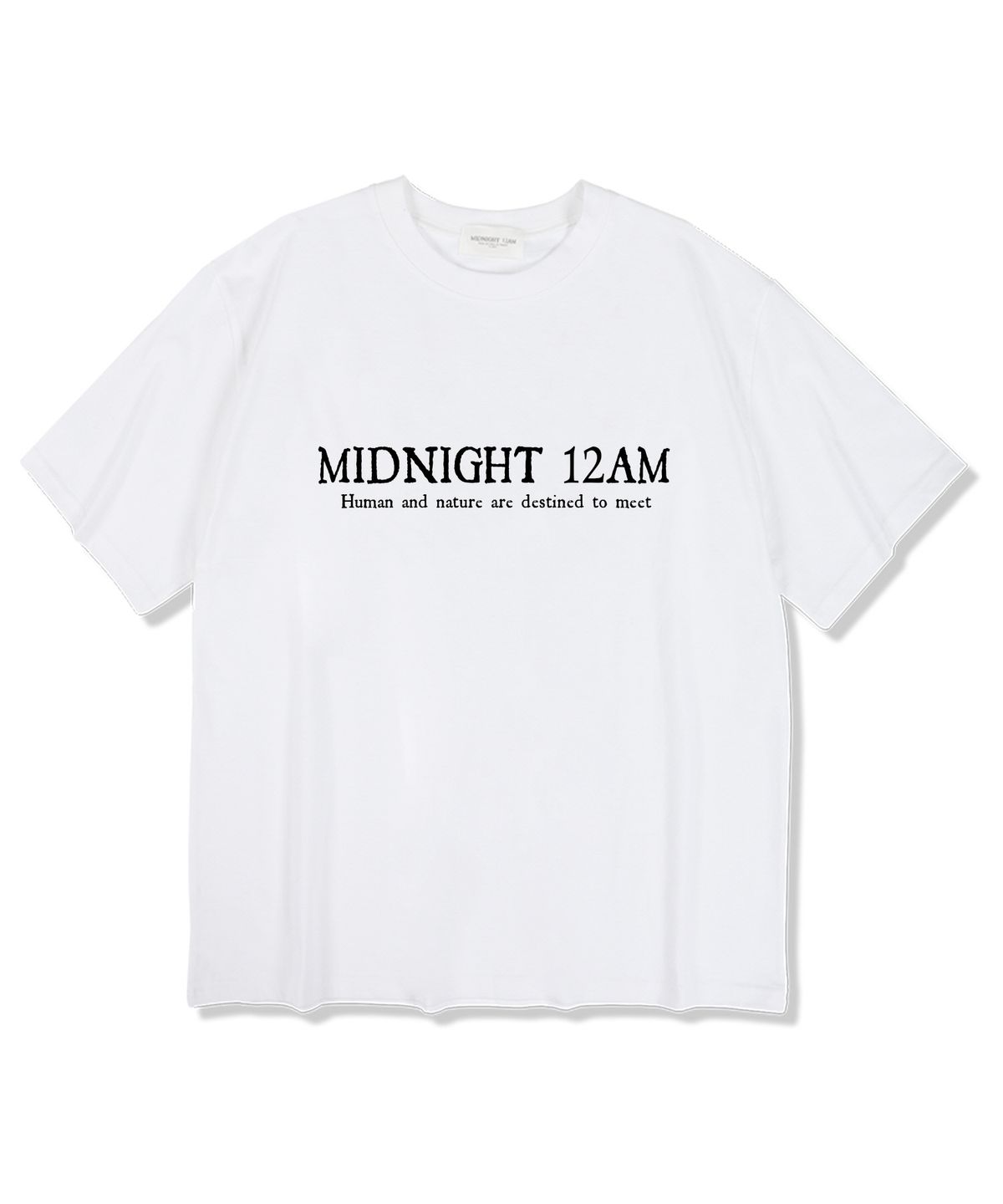 미드나잇12에이엠(MIDNIGHT12AM) 베이직로고 반팔 티셔츠 화이트